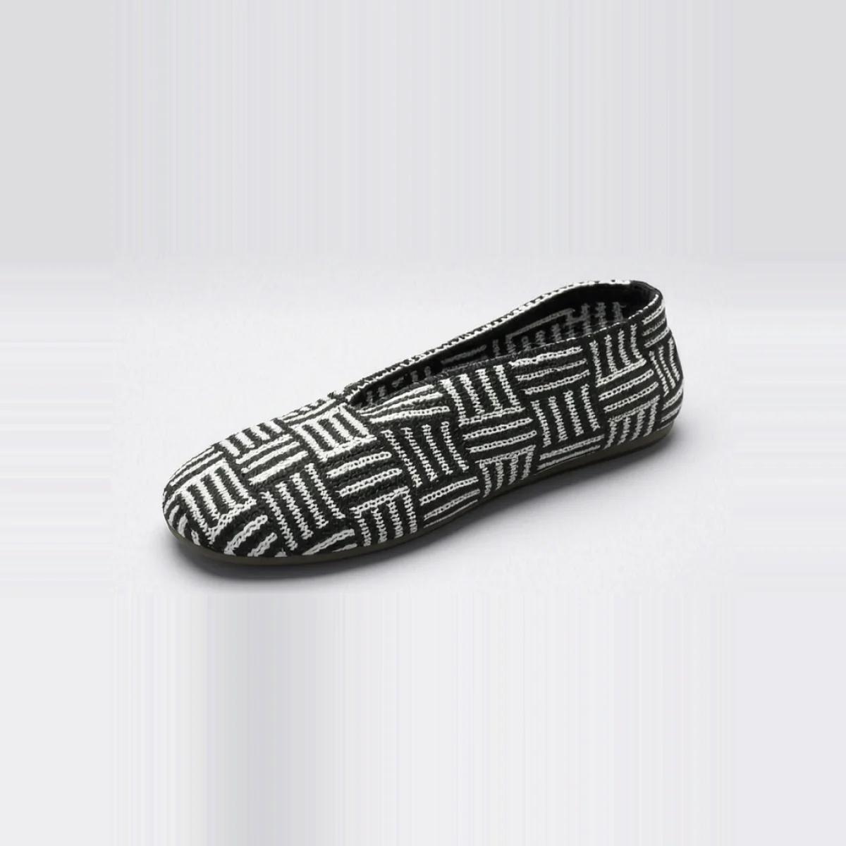 Black White Geometric Woven Flat